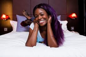 Азилия Бэнкс үснийхээ өнгийг өөрчилжээ